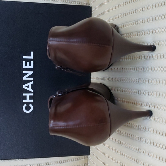 Chanel CC Logo Leather Boots - Picture 5 of 11